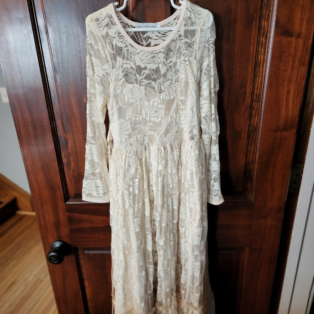 *STUNNING* Girls Satin and Lace Dress